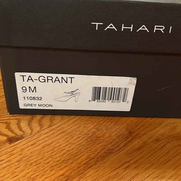 New Tahari Dark Gray Suede Leather Heels - Picture 5 of 6